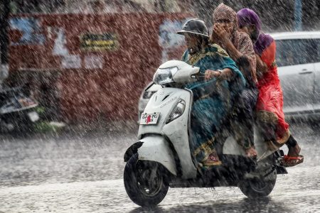 ടൂവീലര്‍ ഉപയോഗിക്കുന്നവരാണെങ്കില്‍ നിര്‍ബന്ധമായും ഇവര്‍ പറയുന്നത് ശ്രദ്ധിക്കൂ