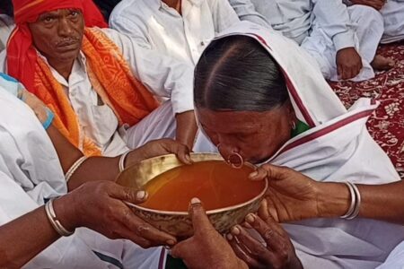 എണ്ണ കുടിച്ചാൽ ലോകനന്മ ഉണ്ടാവുമത്രേ, കുടിച്ചത് രണ്ടര കിലോ എണ്ണ
